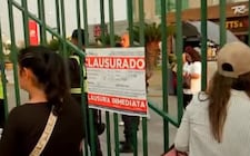 Clausuran temporalmente Mall Aventura Plaza Bellavista por caída de parte del techo | VIDEO