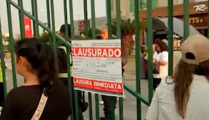 Clausuran temporalmente Mall Plaza Bellavista por caída de parte del techo | VIDEO