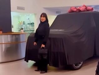 La madre del cantante publicó un metraje en su cuenta de Instagram junto a su nueva camioneta (Foto: Cristy Nodal / Instagram)