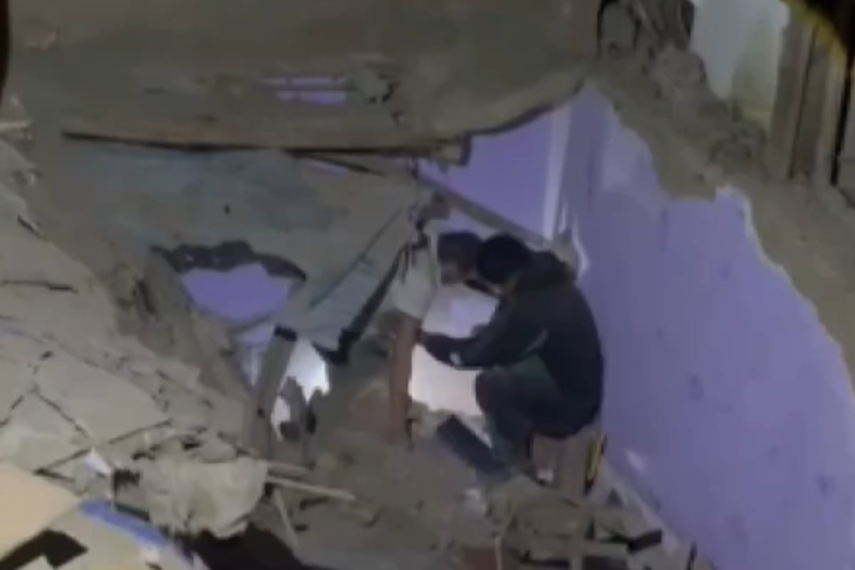Trujillo reporta rescate de persona atrapada tras fuerte sismo con epicentro en Chimbote. (Foto: Captura/Latina Noticias)