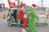 El cuento de Mackynoel, el Grinch y su mototrineo: recorren las calles entregando regalos a los niños