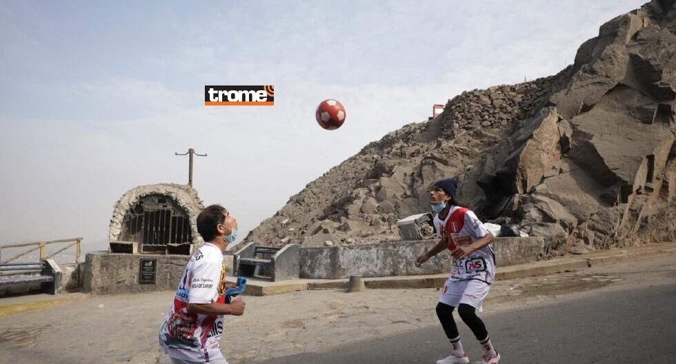 Hermanos Patadita logran muevo récord sin dejar caer el balón. (Trome / Britanie Arroyo)