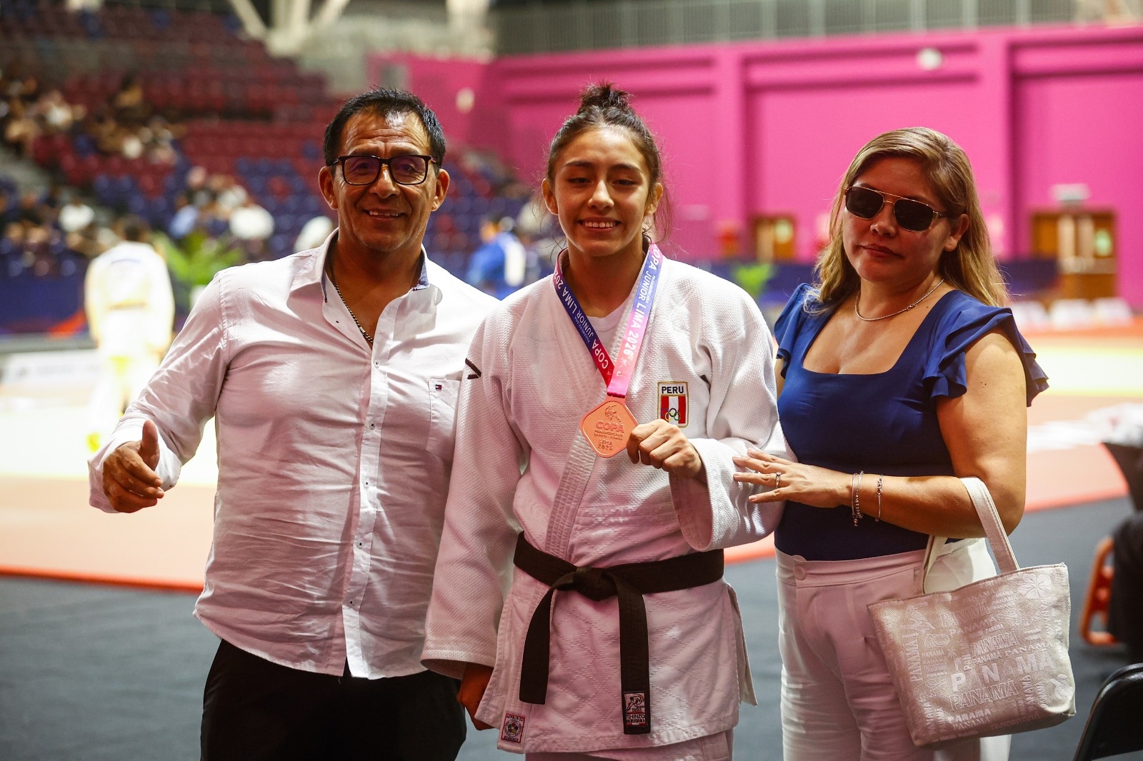 Judoca tocó el cielo con las manos.