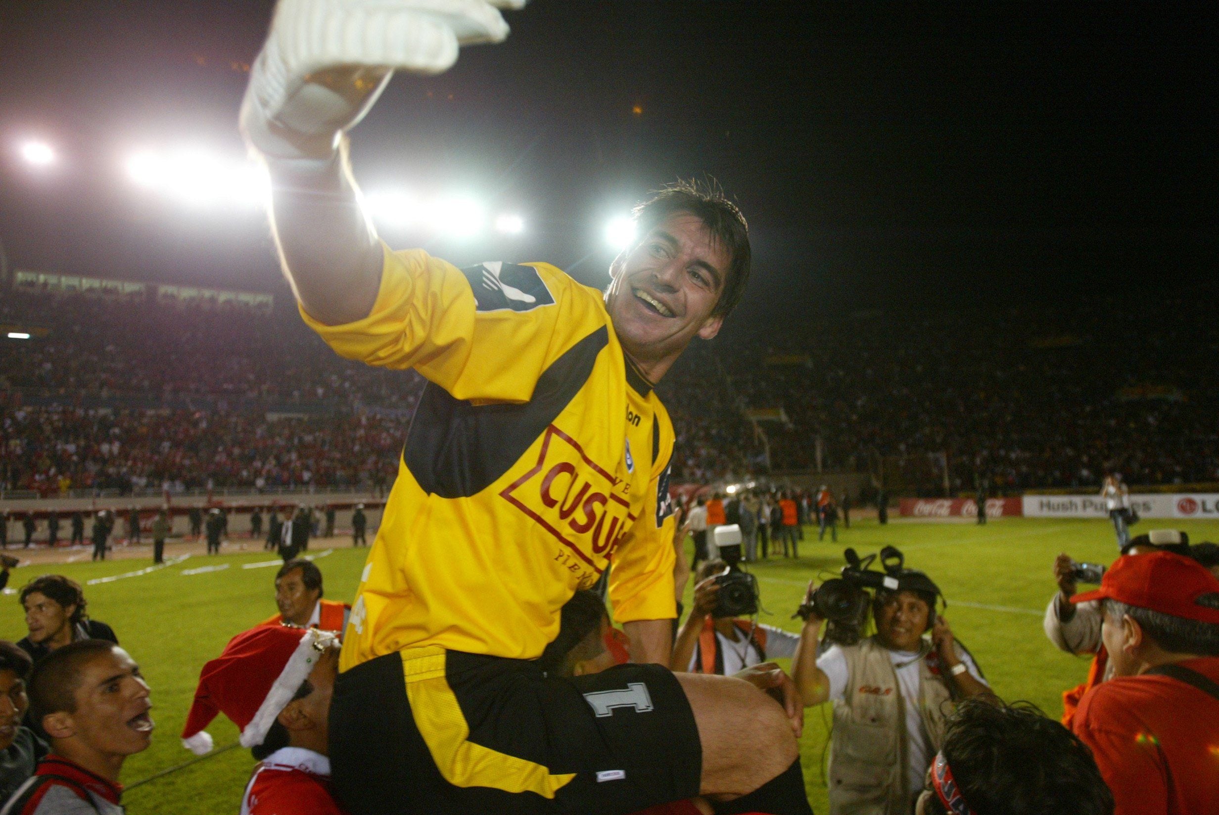 Óscar Ibáñez jugó los diez partidos completos de Cienciano en la Copa Sudamericana 2003. (Foto: USI / Video: You Tube)
