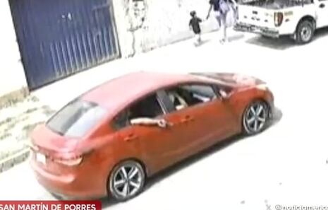 San Martín de Porres: Delincuentes en automóvil disparan contra bodega 15 veces | VIDEO