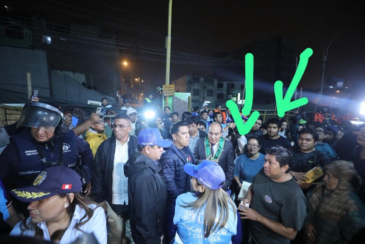 La gerente de Fiscalización y Control, Mariella Falla desmintió las versiones que señalaban que una persona habría quedado atrapada entre los escombros durante las labores de demolición ejecutadas en la zona.