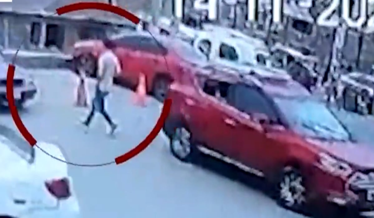 Tras asesinar a Ytala Tipula, el sicario huye y es recogido por un cómplice en moto. Video: Captura América TV