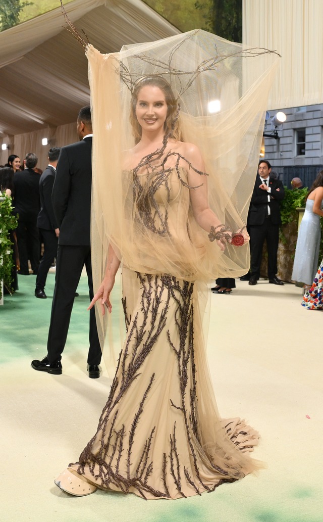 MET Gala 2024: Lana Del Rey en la alfombra roja (Foto: Angela Weiss / AFP)