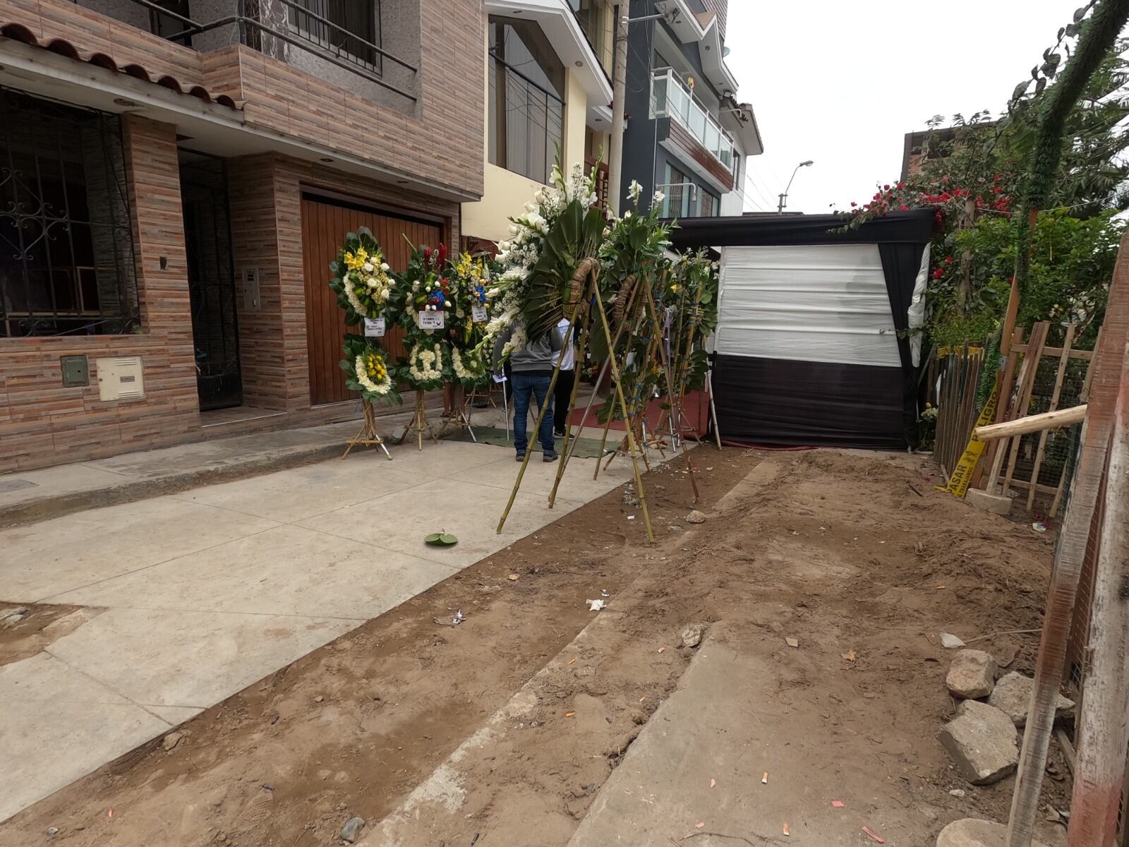 En su casa de Villa El Salvador, los deudos velaron sus restos. Todos lo recordaban como una gran persona, profesional y deportista.