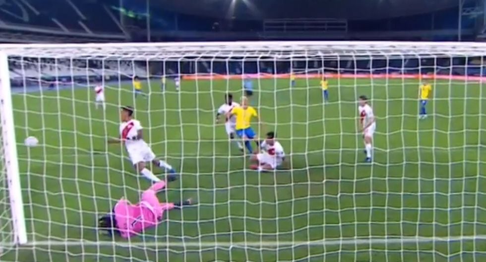 Pedro Gallese tuvo doble atajada en el Perú vs Brasil. (América Televisión)