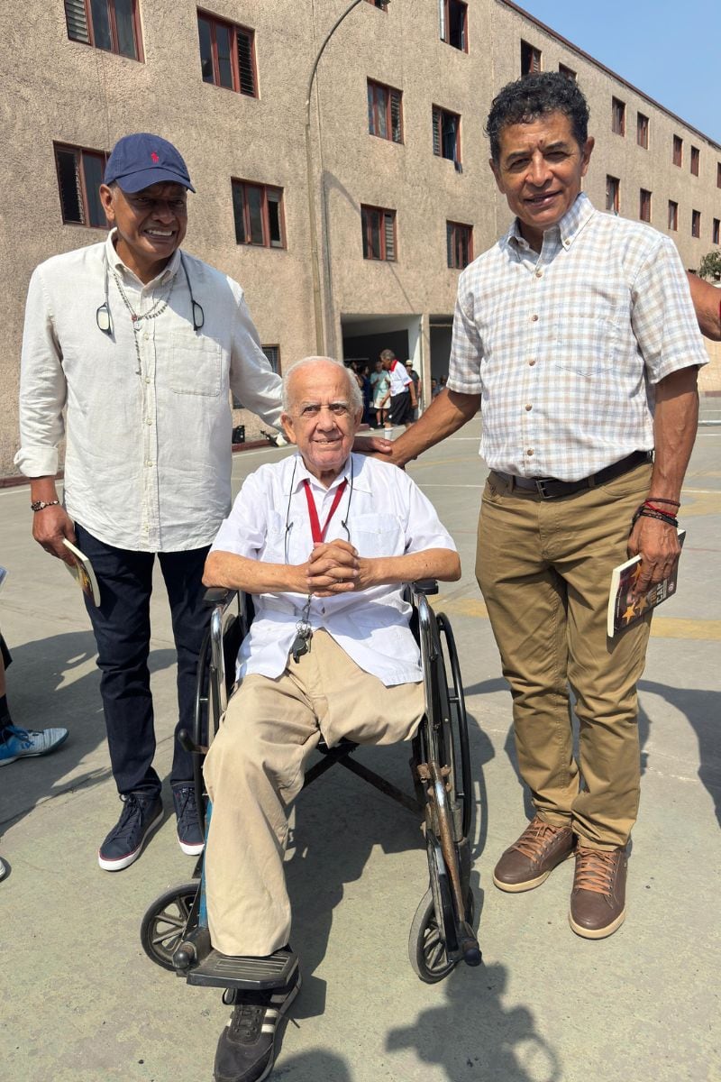 Juan José Oré y Leonardo Rojas compartieron con sus historias en el Hogar Canevaro. Foto: Beneficencia de Lima.
