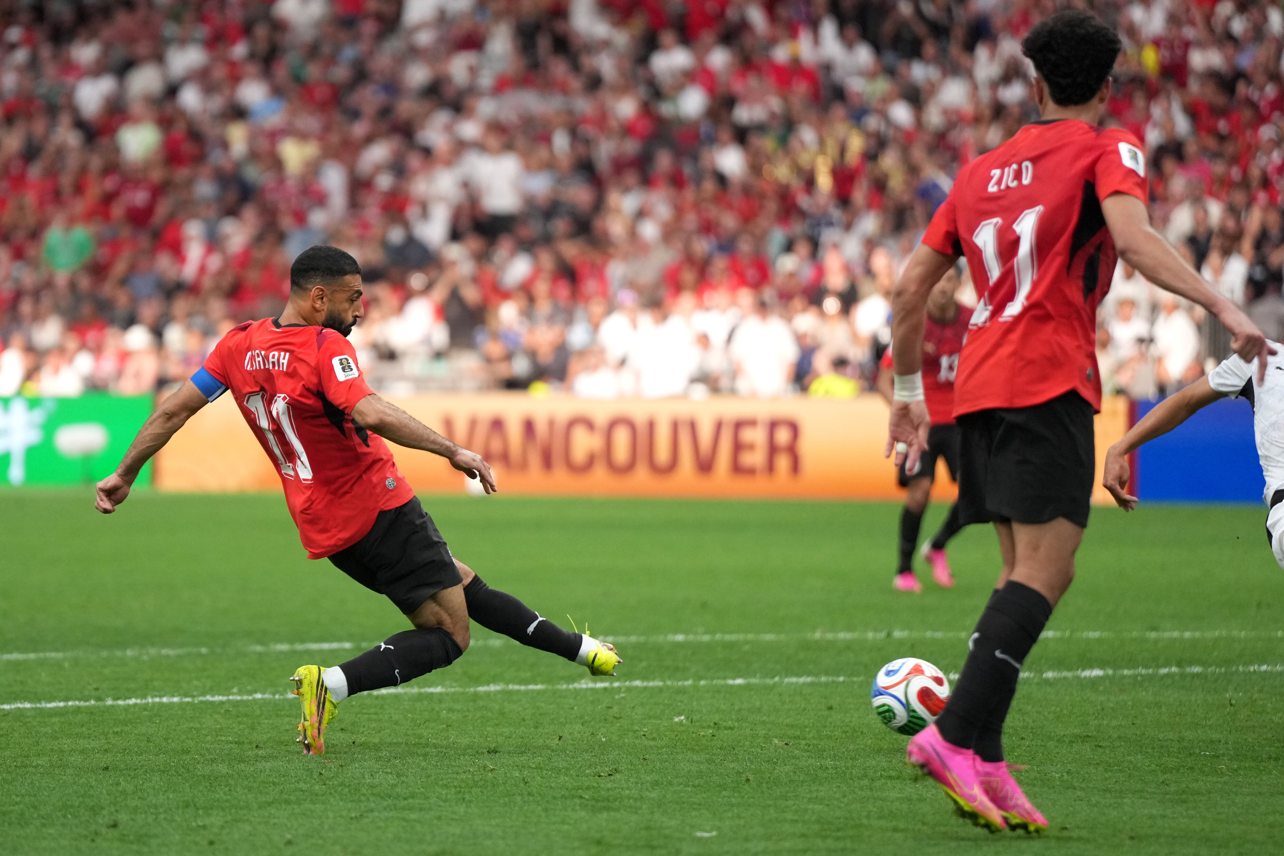 Excelente definición de Mohamed Salah. (Ethan Cairns/The Canadian Press via AP)