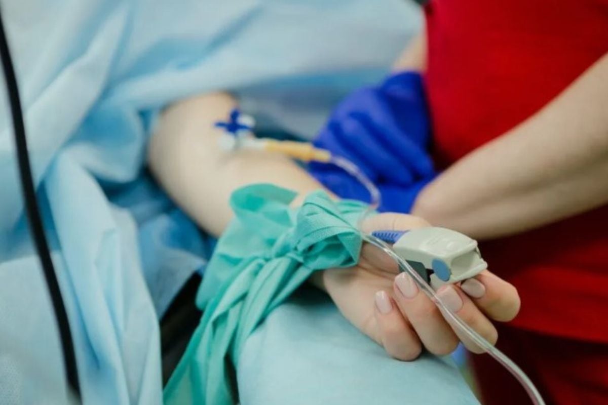 Personas con enfermedades raras y huérfanas sufren por no tener para el tratamiento. Foto: IA.