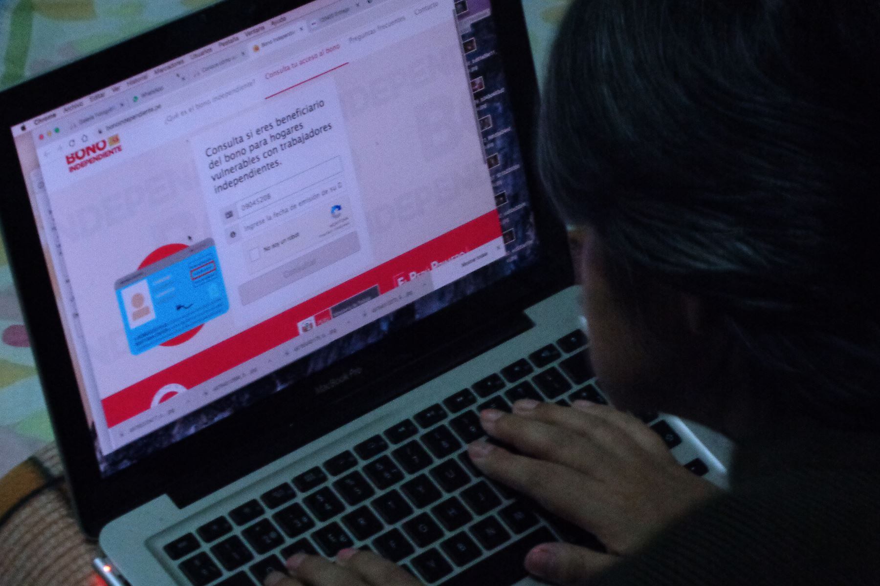 El segundo Bono Familiar Universal es de 760 soles y comenzó a ser cobrado desde este sábado 10 de octubre (Foto: Andina)