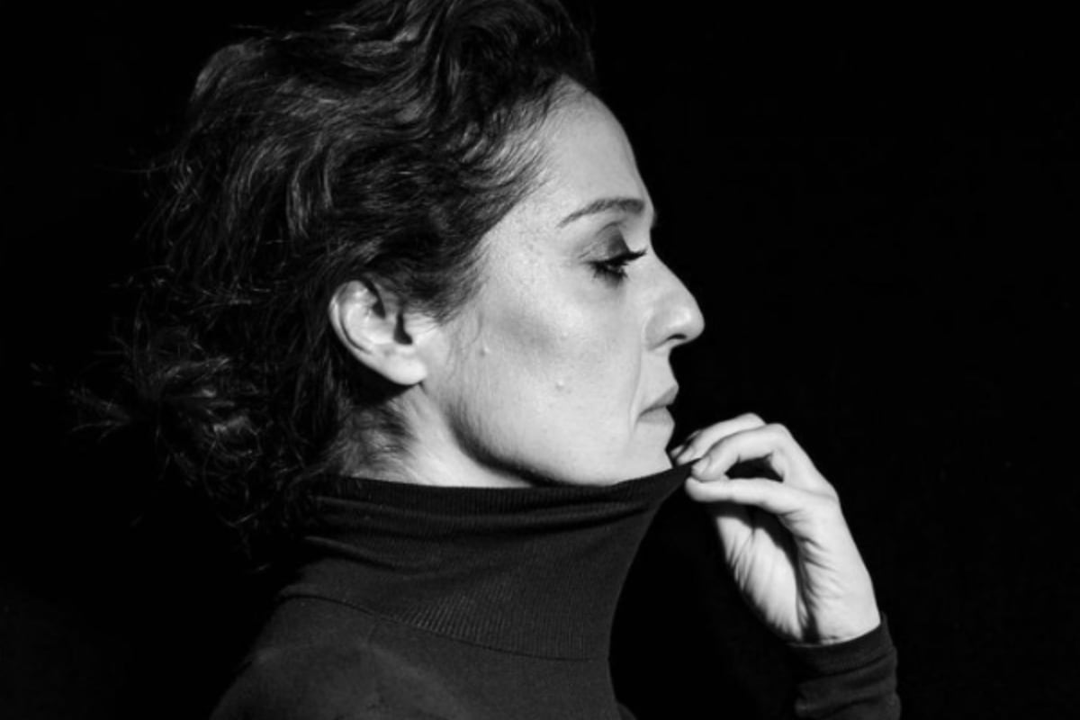 La artista posando de lado para sus seguidores (Foto: Vanessa Scalera / Instagram)