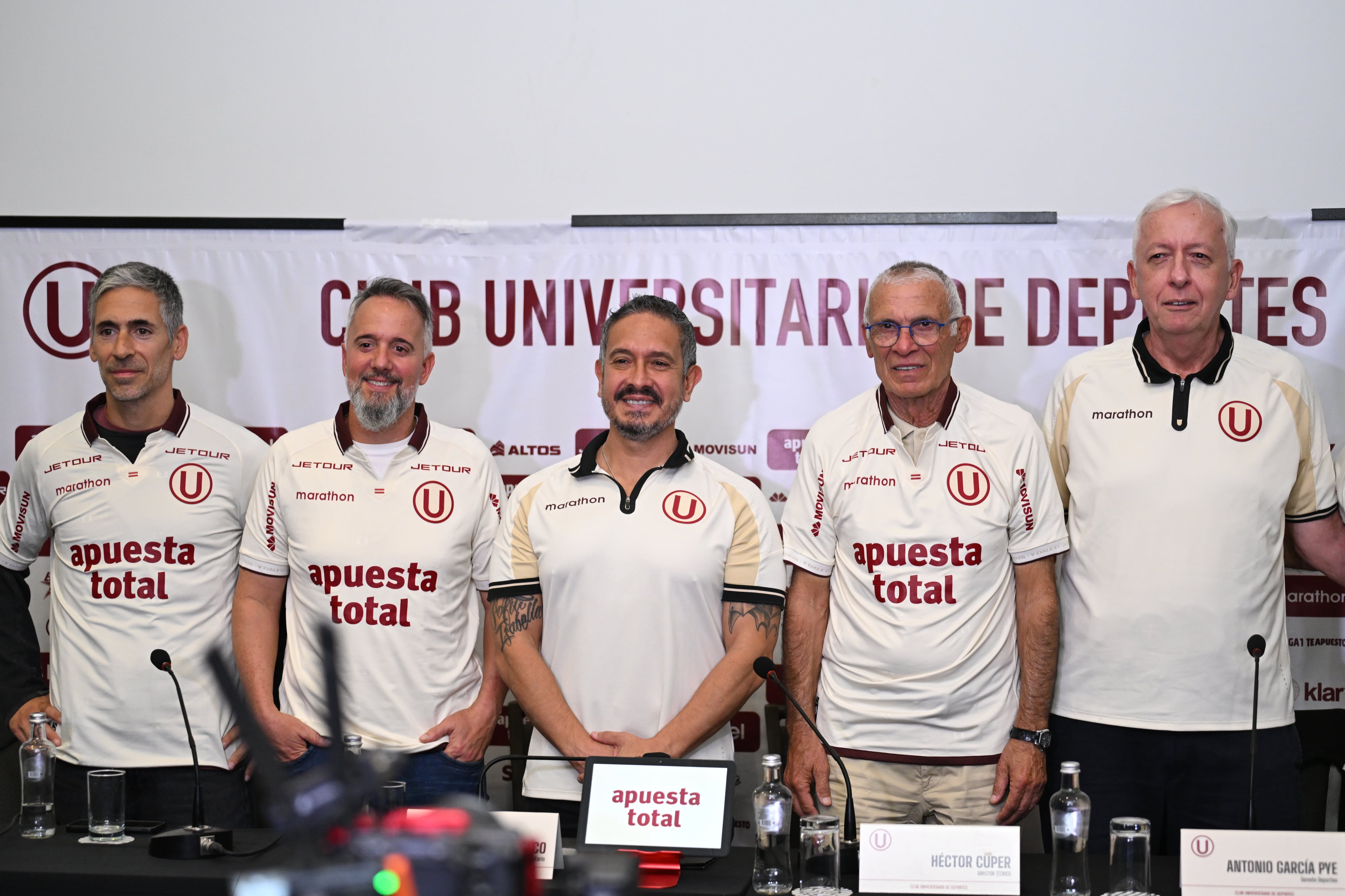Presentación de Héctor Cúper en Universitario hace solo cuatro meses.
Fotos: Paloma del Solar / @photo.gec
