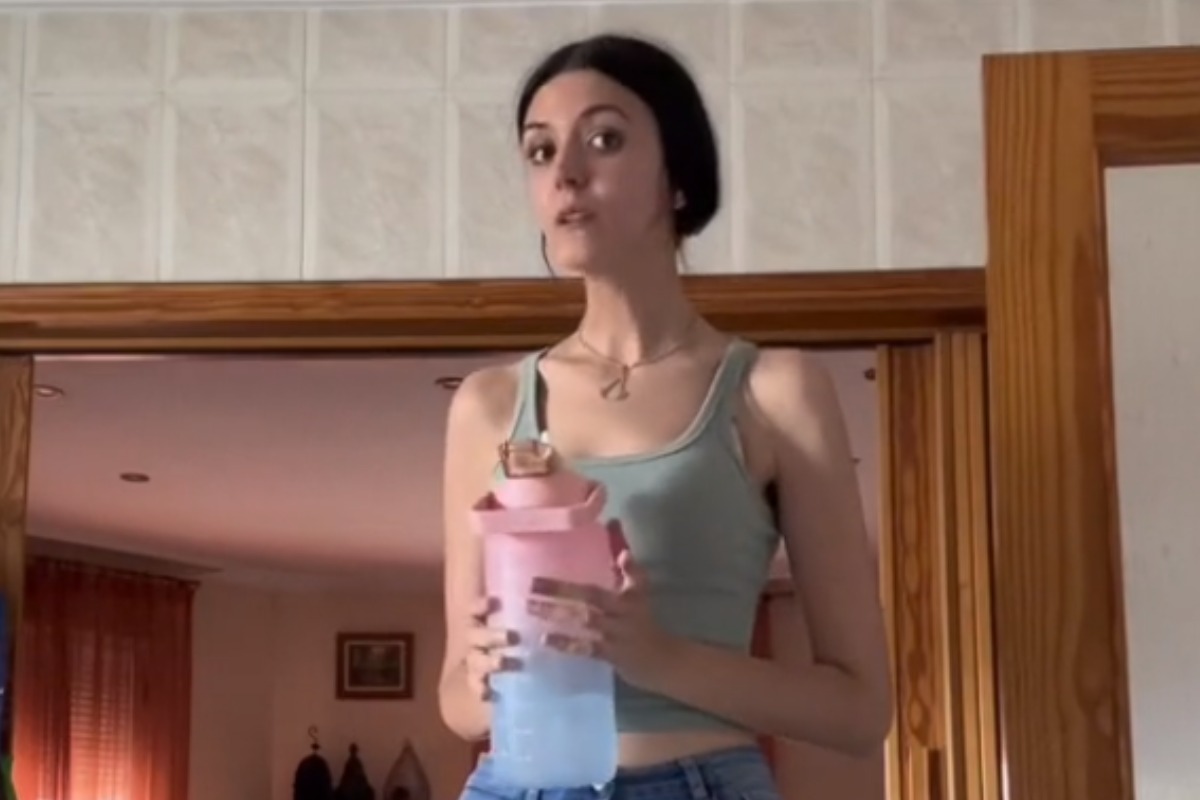 HISTORIA VIRAL | La mujer contó algunos de los inconvenientes que ha tenido debido a su estatura. (Foto: @natttheassassin)