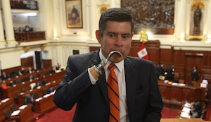 Pepitas: Toma fuerza el run run de que a Luis Galarreta le han perdido la confianza en el Gobierno