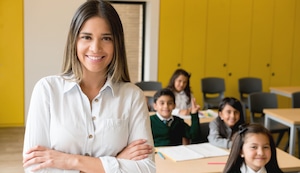 Día del Maestro: 5 frases que puedes dedicarle a tu profesor... ¡quedará conmovido!