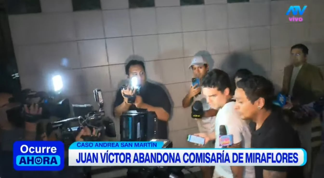 Juan Víctor fue consultado por la prensa tras salir de la comisaría; pero no declaró mientras Andrea San Martín sigue detenida.