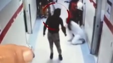 Arequipa: Paciente borracho persigue con tijera a médico que intentaba atenderlo y desata terror en hospital