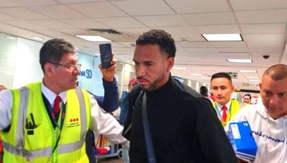 Seleccionados viajan al extranjero