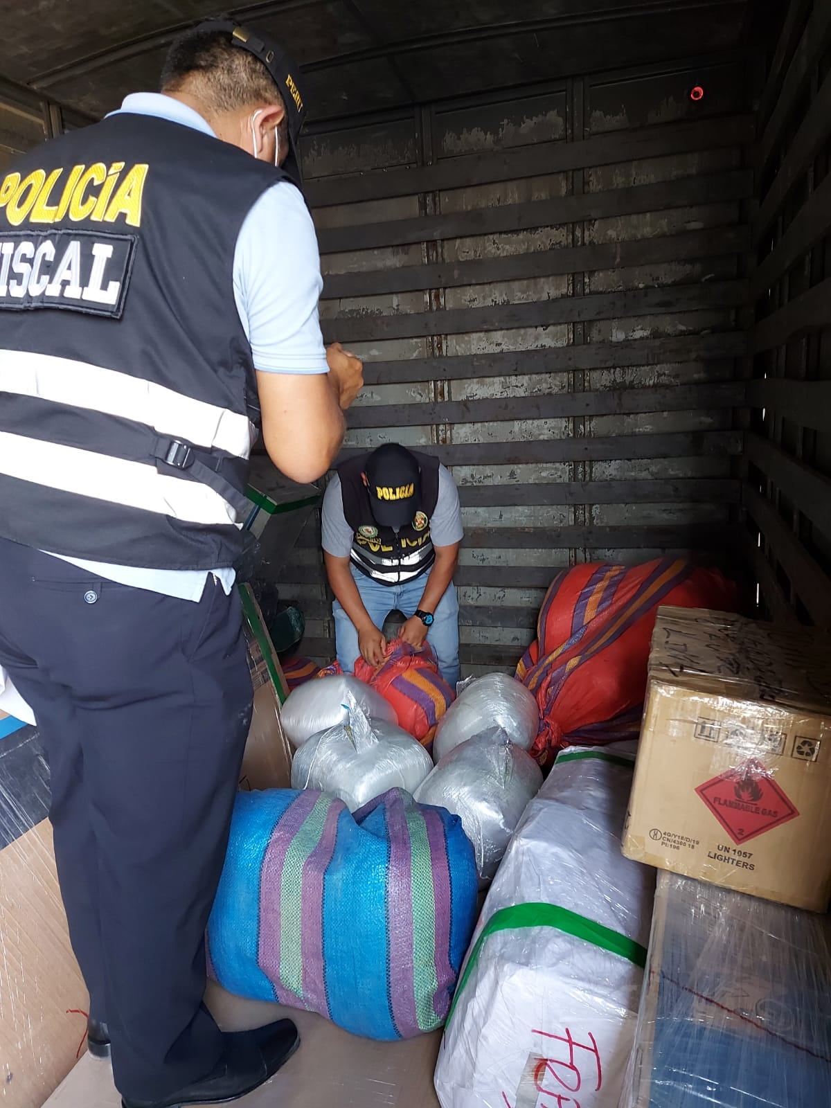 Esposos traían 216 paquetones de marihuana valorizada en más de un millón de soles.