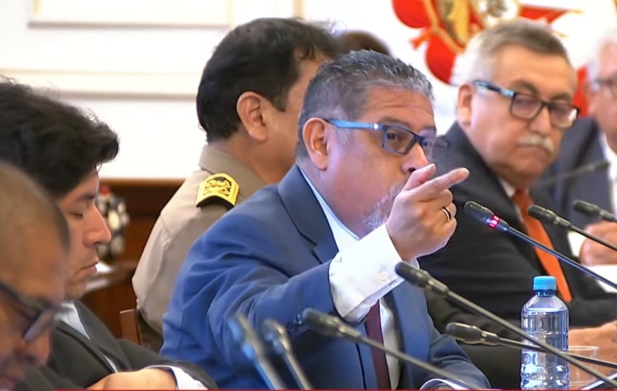 Diputado de Juntos por el Perú,Alejandro Manay Pillaca, en pleno 'cabeceo' durante exposición de César Azabache. (Congreso)