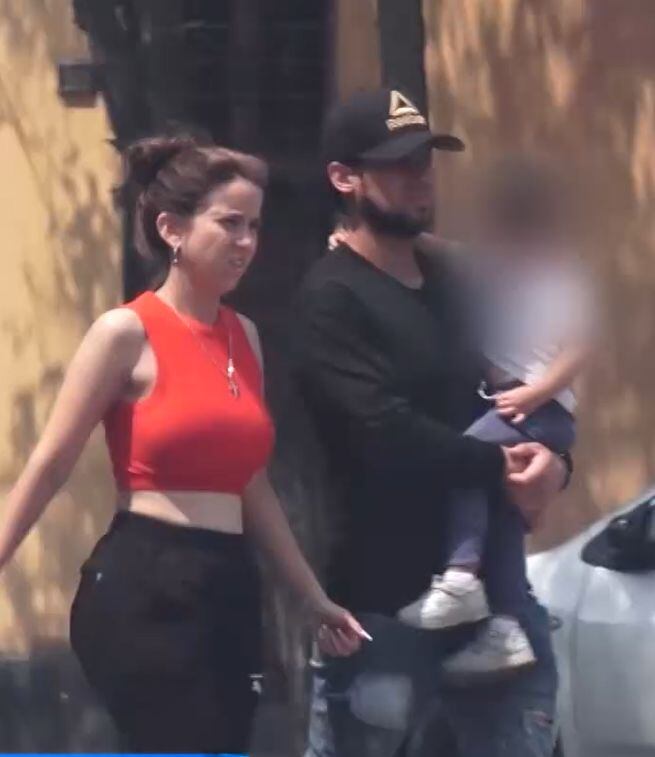 Greissy Ortega saliendo de hotel tras desalojo