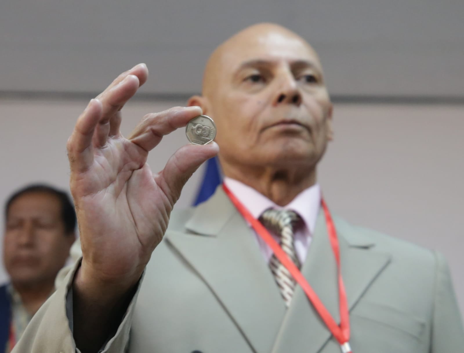 Antonio Ortiz ganó por lanzamiento de moneda a Mariano González y será candidato presidencial de Salvemos al Perú. (Foto: César Bueno / @photo.gec)