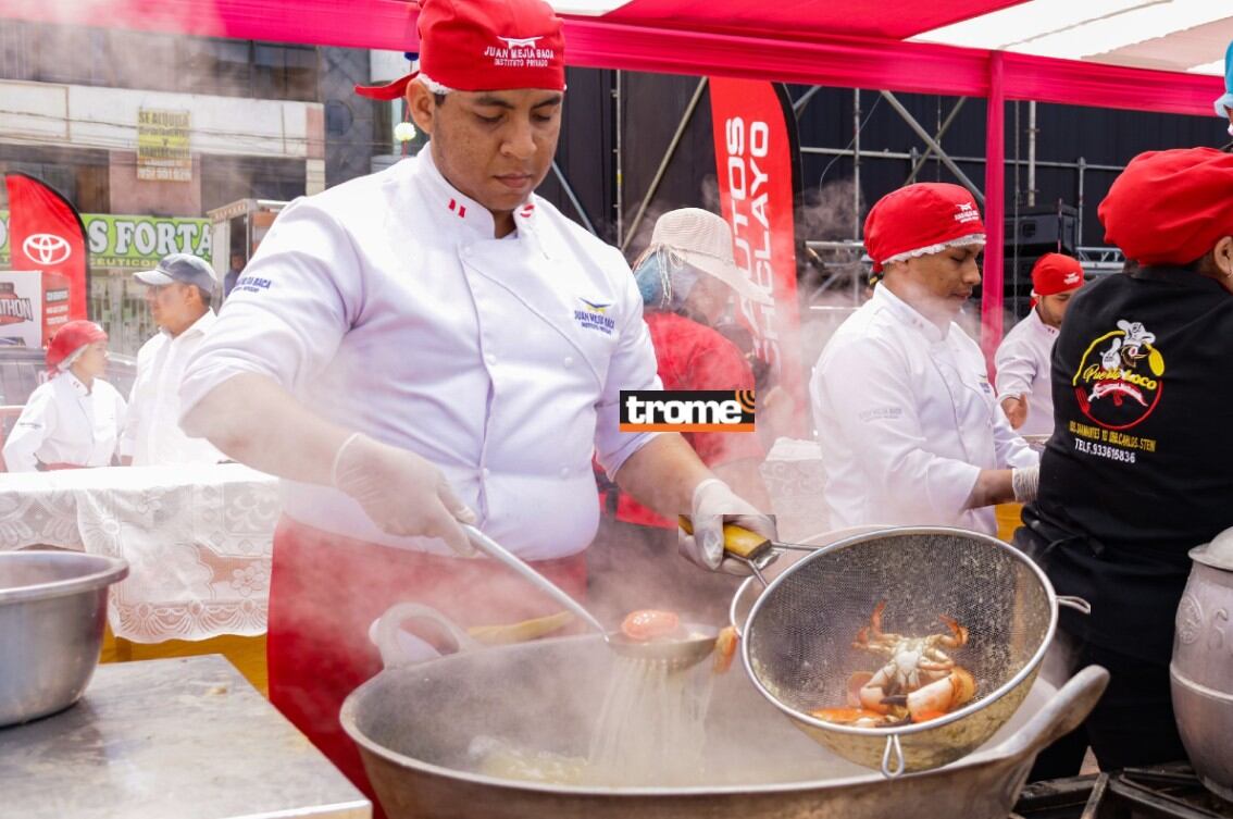 Perú en nuevo récord gastronómico con el 'Parihuelazo 2025'. Cocineros del distrito de José Leonardo Ortiz en Chiclayo prepararon la 'parihuela más grande del mundo'. (Foto composición: Isabel Medina / Trome),