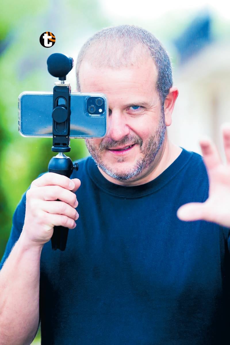 Augusto Thorndike: “A Dina la mantienen con respirador artificial” y “Dina está en cuidados intensivos”(10/11)