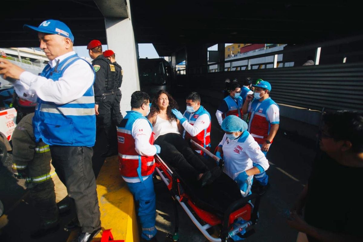 Lima 26 de enero 2026. Bus del metropolitano choca contra puente México los heridos fueron trasladados a diferentes clinicas Fotos: Joseph Angeles @photo.gec