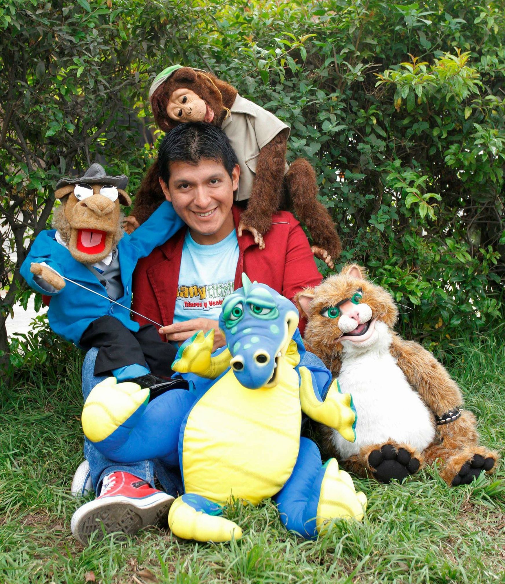 Dany lleva 21 años dándole vida y voz a cientos de títeres. Foto: Facebook.