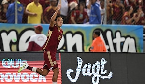 Telasco Segovia marcó el primero de Venezuela ante Colombia | VIDEO