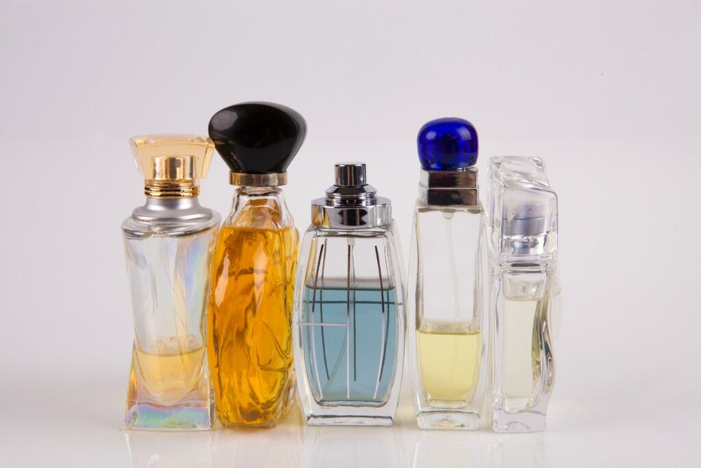 Aguas de colonia para el día y aromas más intensos en la noche. Foto: ¡Stock.