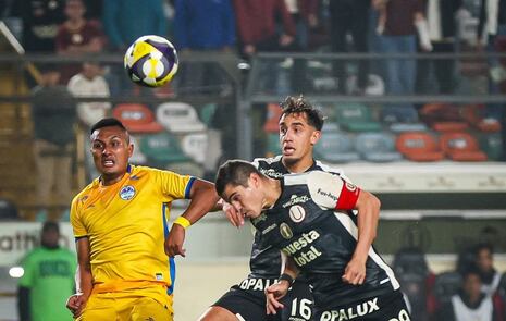 El defensa goleador: Aldo Corzo pone el empate en el Universitario vs. Comerciantes Unidos | VIDEO