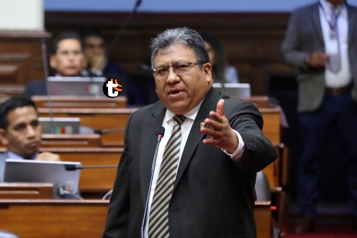 Jorge Flores Ancachi también es investigado por recortar sueldo de sus trabajadores y por caso Los Niños. Foto: Congreso.
