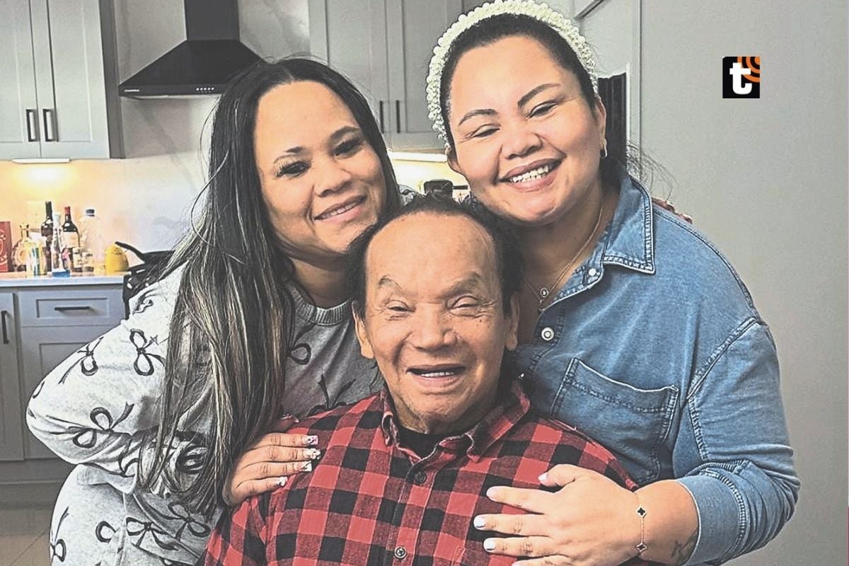 Pablo Villanueva 'Melcochita' y sus hijas.