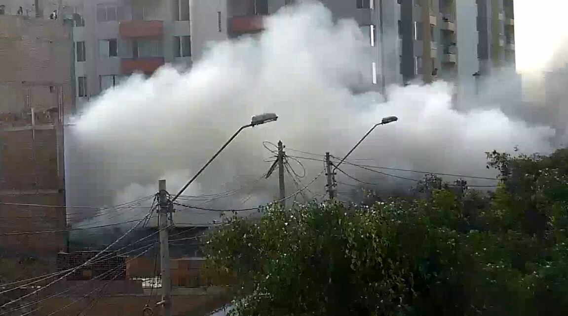 Humo fue visto a varias cuadras de distancia. | Foto: Difusión