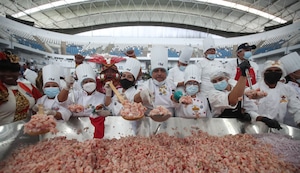 Callao: Preparan 9 toneladas de ceviche chalaco, el más grande del mundo
