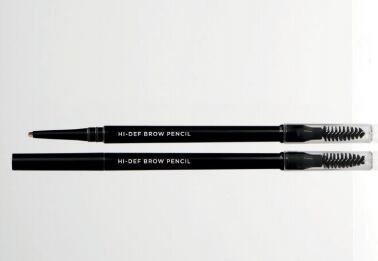 Hi-Def brow pencil con vitamina E que proporciona beneficios antioxidantes. (Foto: Caribe Azul)