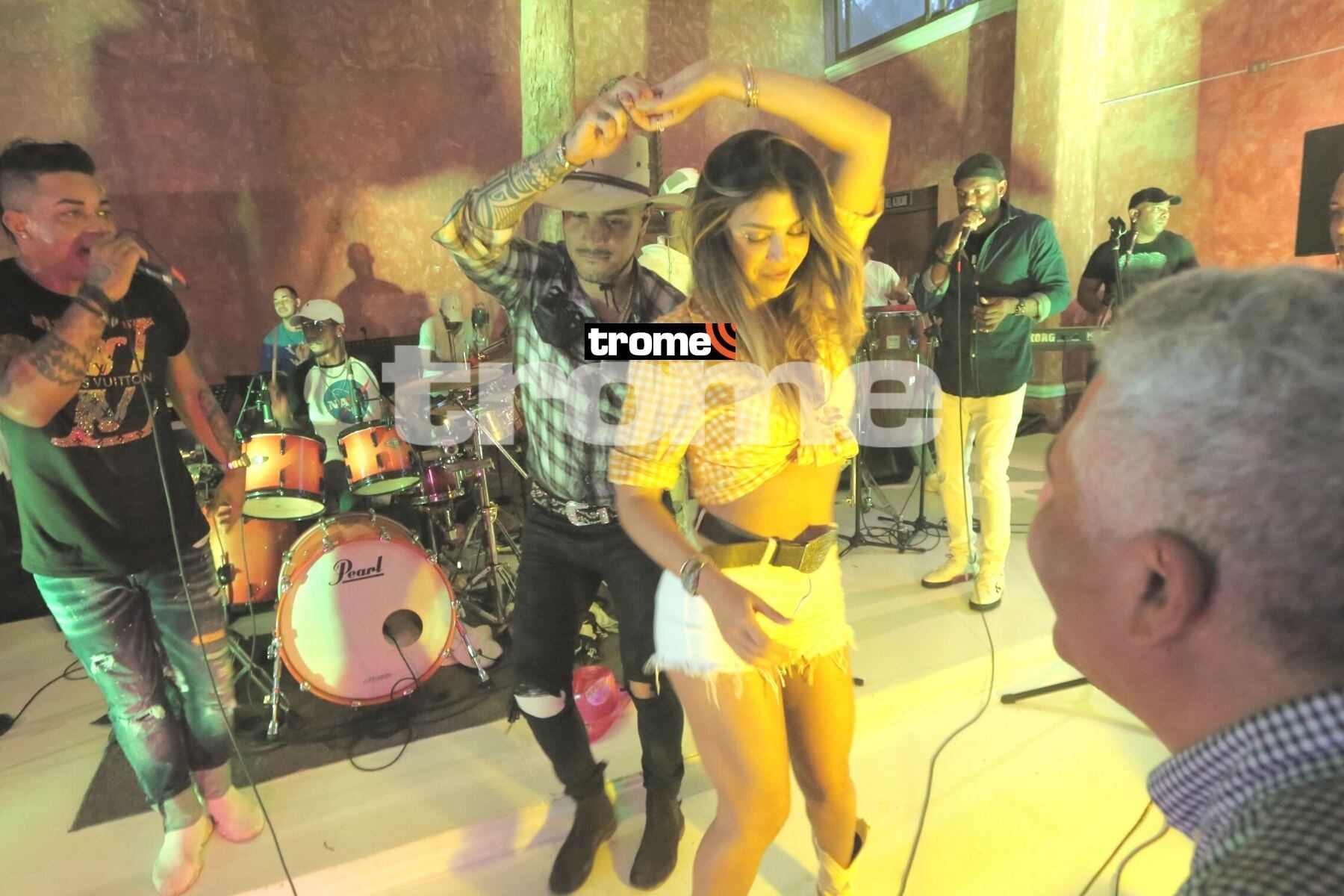 Paolo Guerrero armó juerga de cumpleaños: Fotos EXCLUSIVAS de la tremenda fiesta con Alondra, La Charanga y más (Fotos TROME)