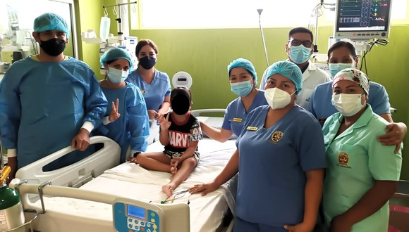 La pequeña Brianny, de cinco años, pudo ser operada con éxito en el Hospital Nacional de la PNP.