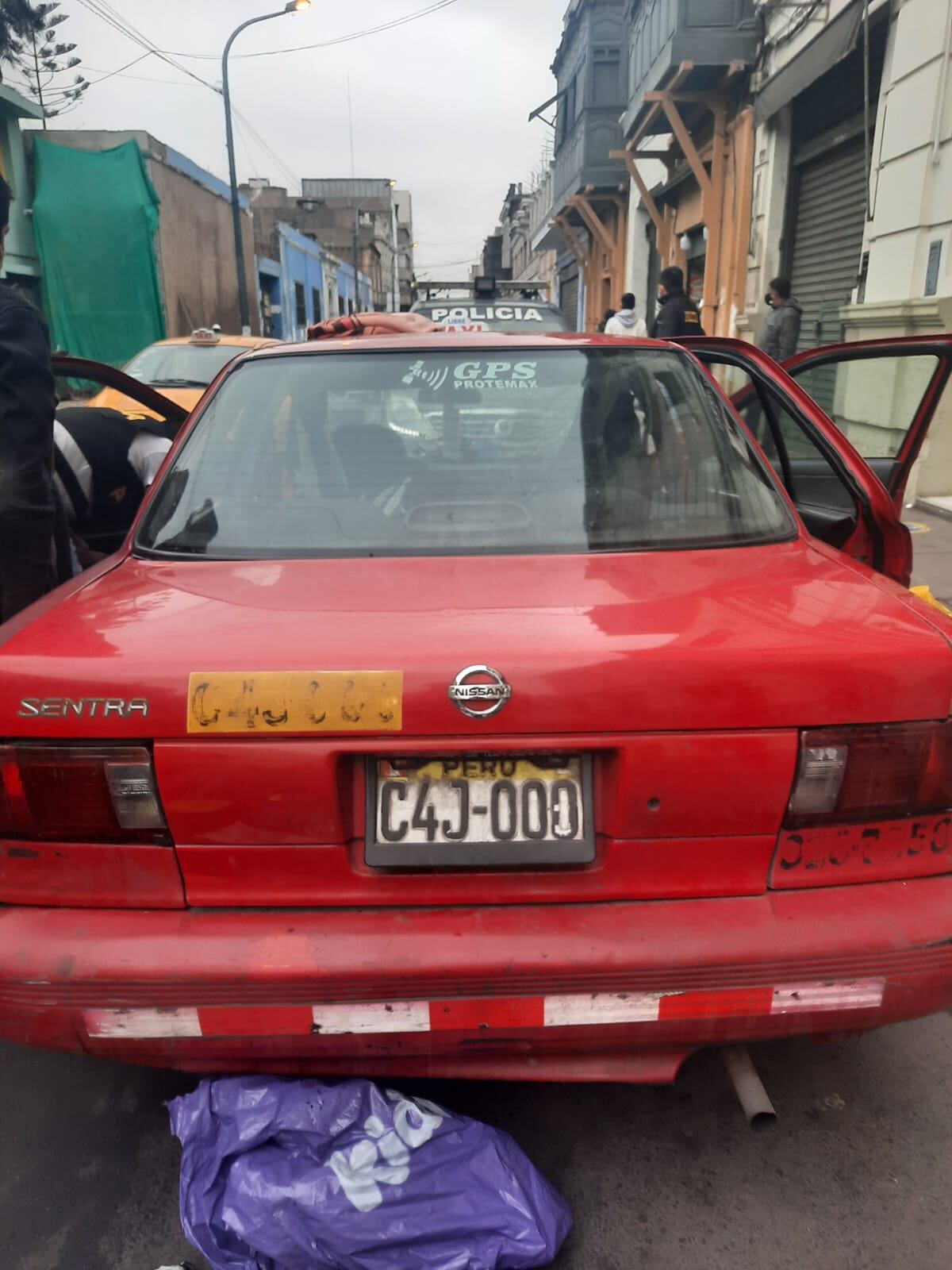 Intentó escapar a bordo de su auto pero fue inútil. (PNP)