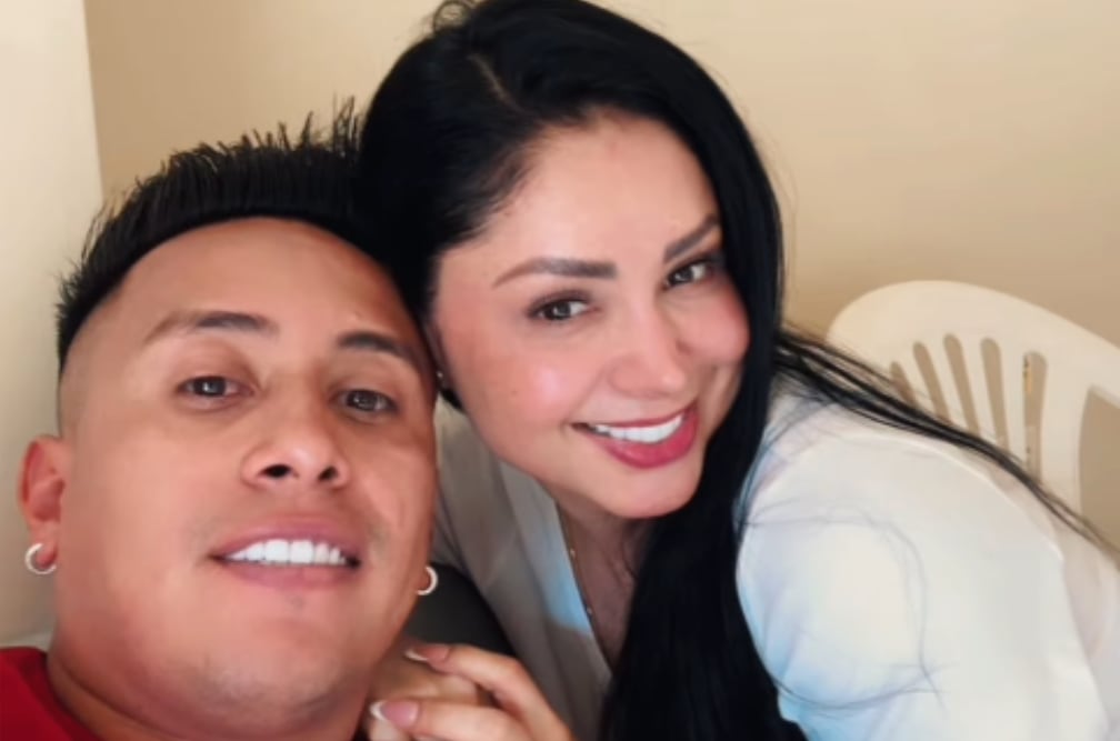Christian Cueva compartió una foto de dos anillos de oro y serían para reafirmar su amor con Pamela Franco.