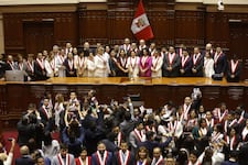 Nuevos diputados juramentaron a sus cargos en medio de gritos y arengas | VIDEO