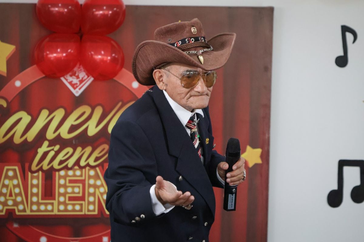 Edwin Mariano Peralta López se siente un artista y no teme demostrar su talento ante sus amigos. Foto: Beneficencia de Lima.