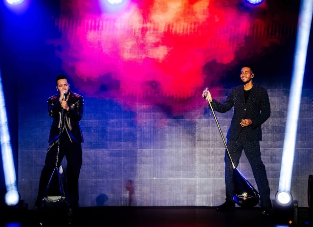Romeo Santos y Prince Royce hicieron cantar a miles en el Estadio Nacional.