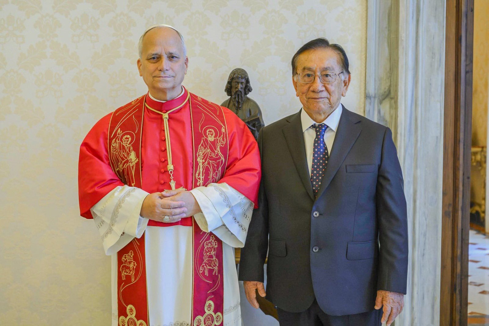Hijas de José María Balcázar fueron incluidas en la delegación del gobierno que viajó al Vaticano. (Presidencia)